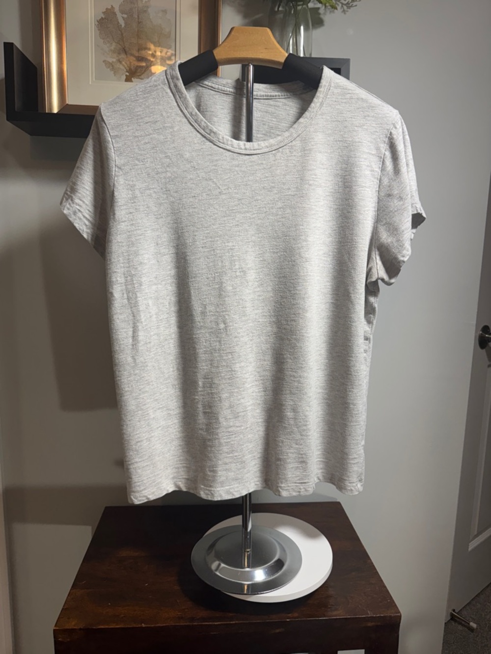 Time and Tru Light Gray Short Sleeve Crewneck Tee